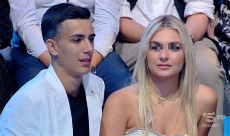 chanel totti all'isola dei famosi|Chanel Totti con il fidanzato Cristian Babalus in studio alla finale .